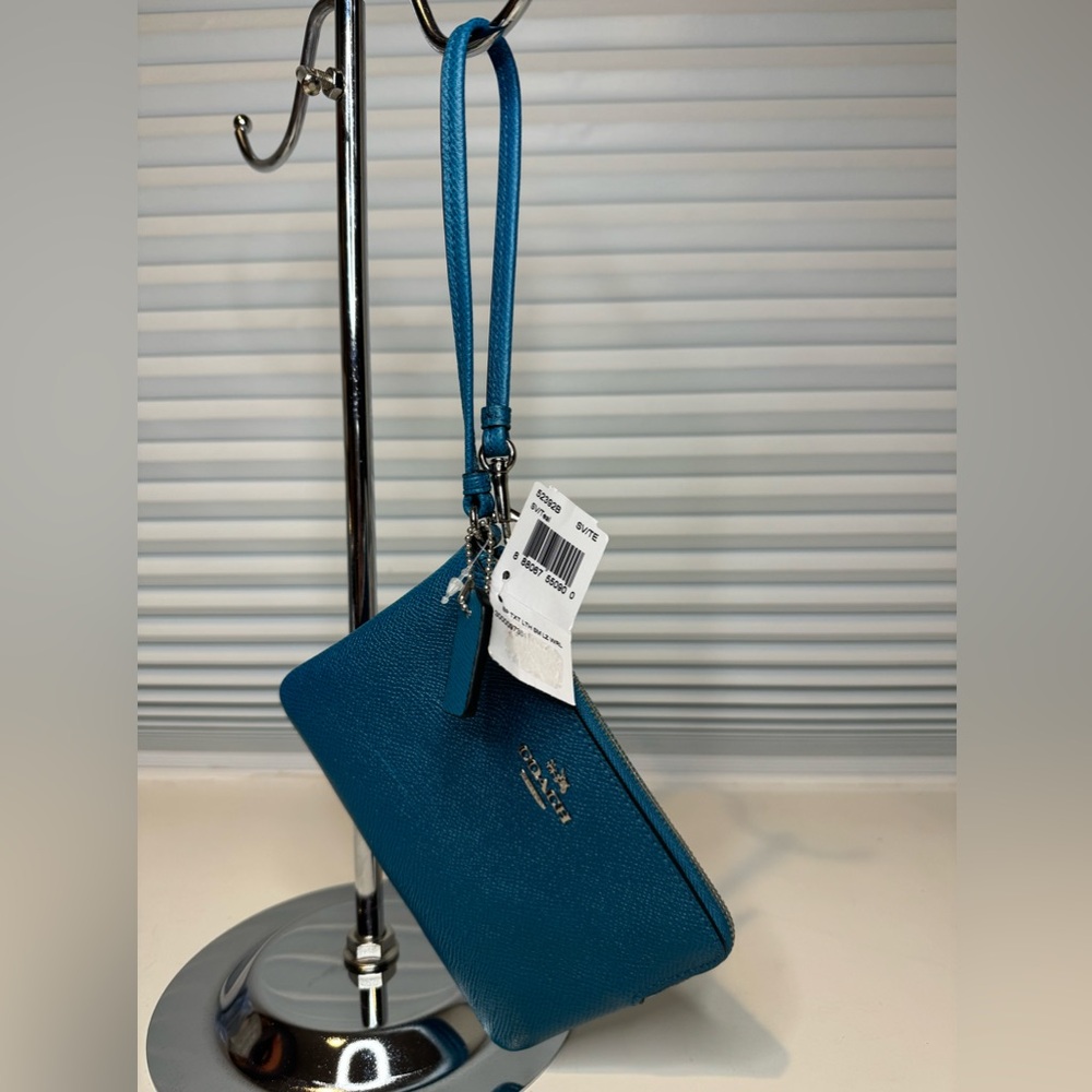 NWT textured leather small wristlet teal